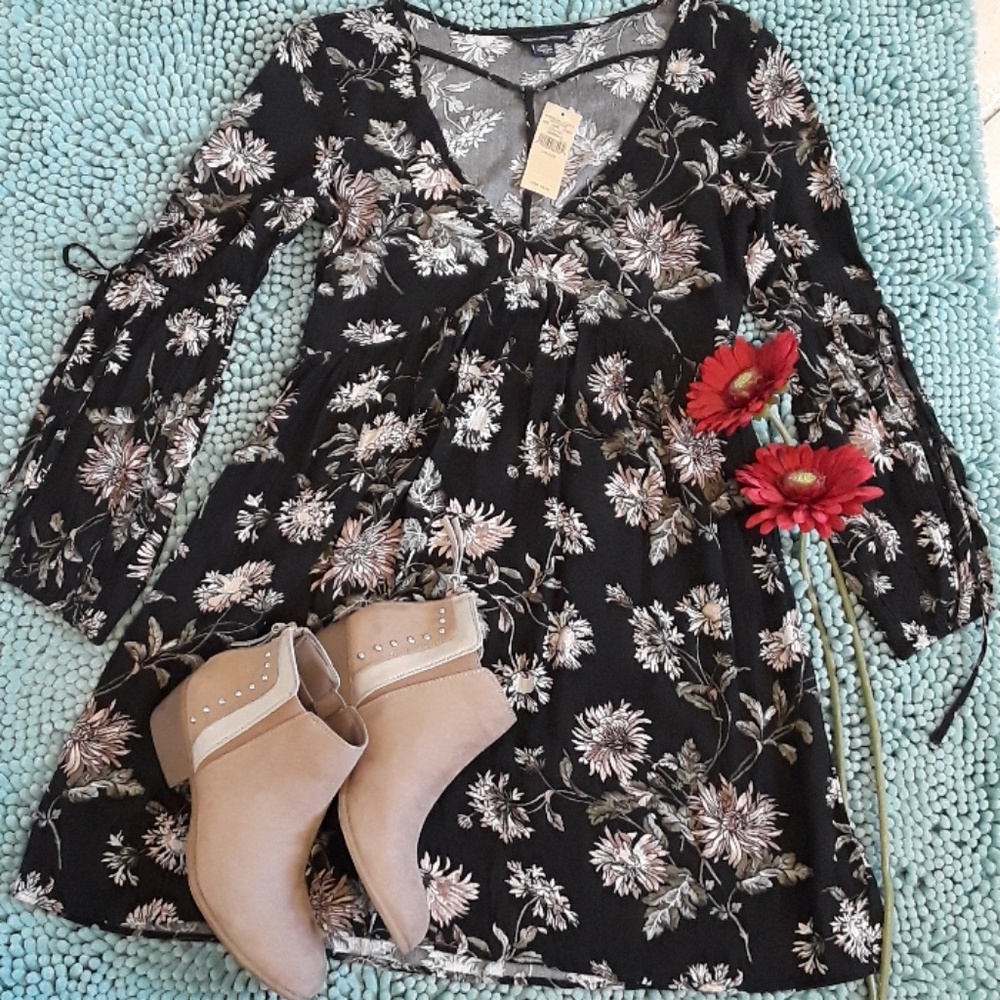 NWT floral dress‎